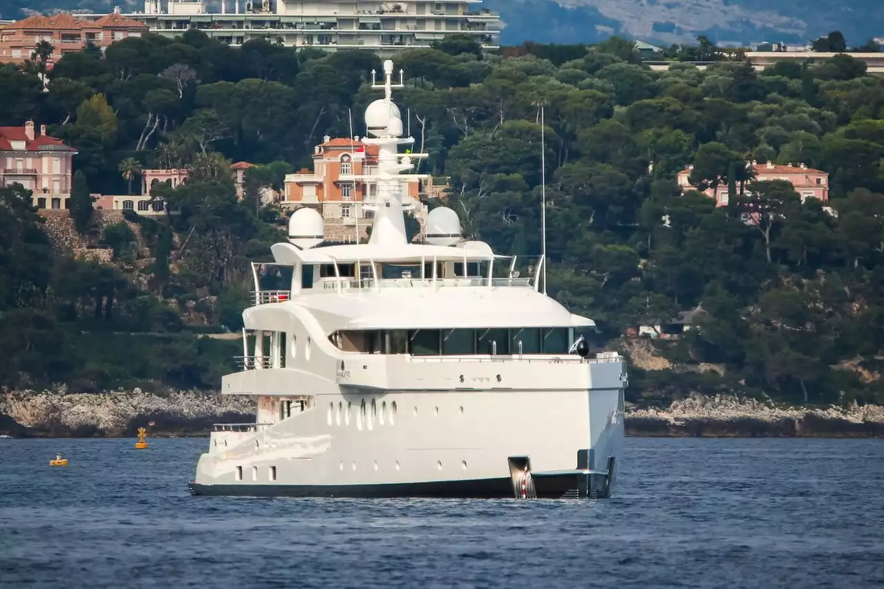 MADAME KATE Yacht • Amels • 2015 • Eigentümer Alexandre Grendene Bartelle