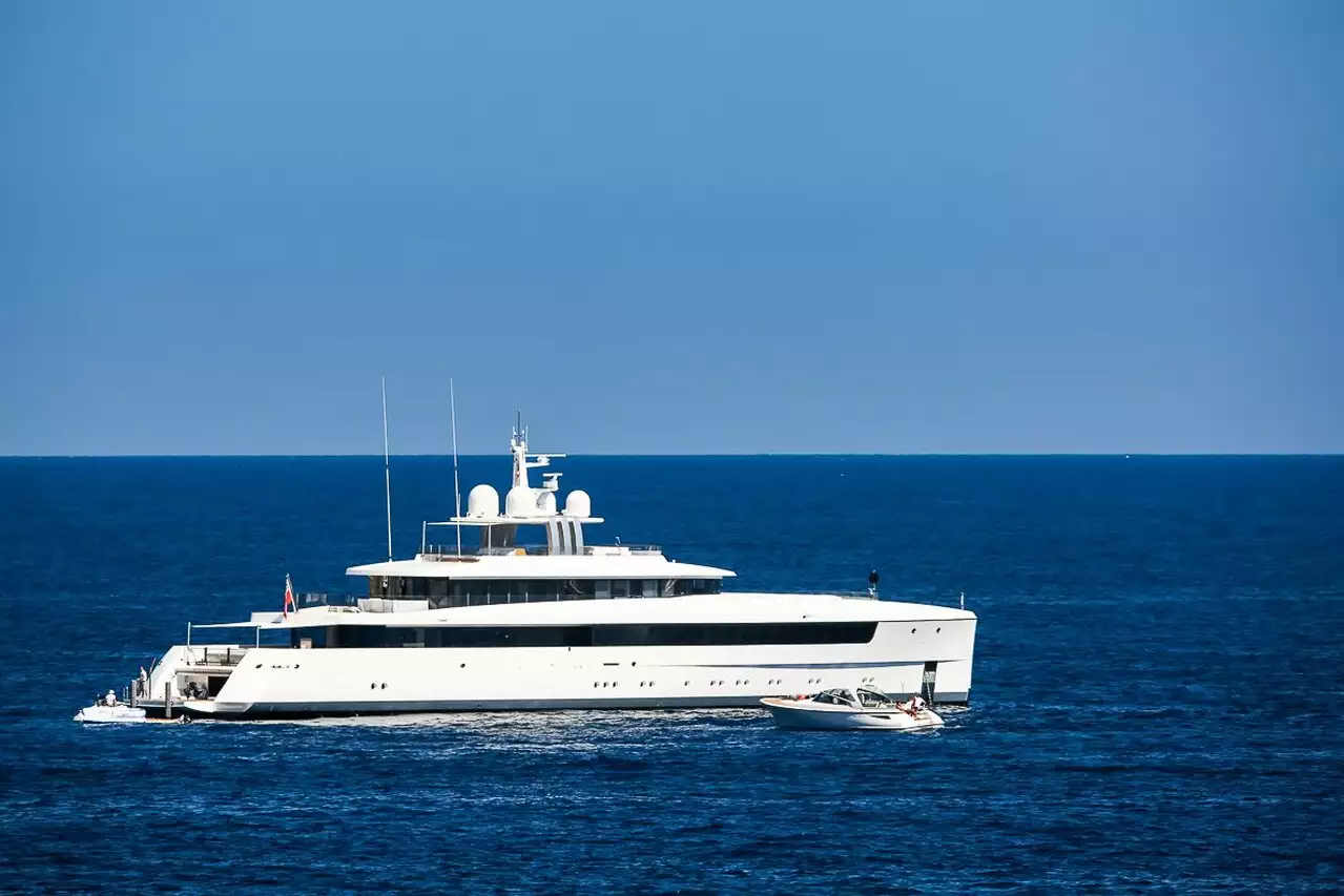 Яхта NAJIBA • Feadship • 2019 • Владельцы Мохаммед и Мешаль Альмарзук