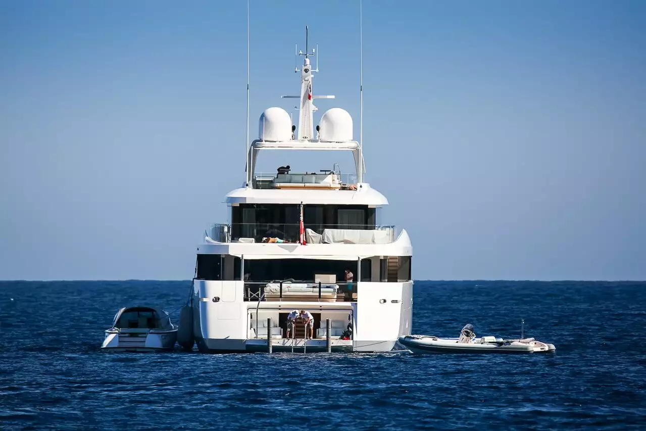 Yate NAJIBA • Feadship • 2019 • Propietario Mohammed y Meshal Almarzouq