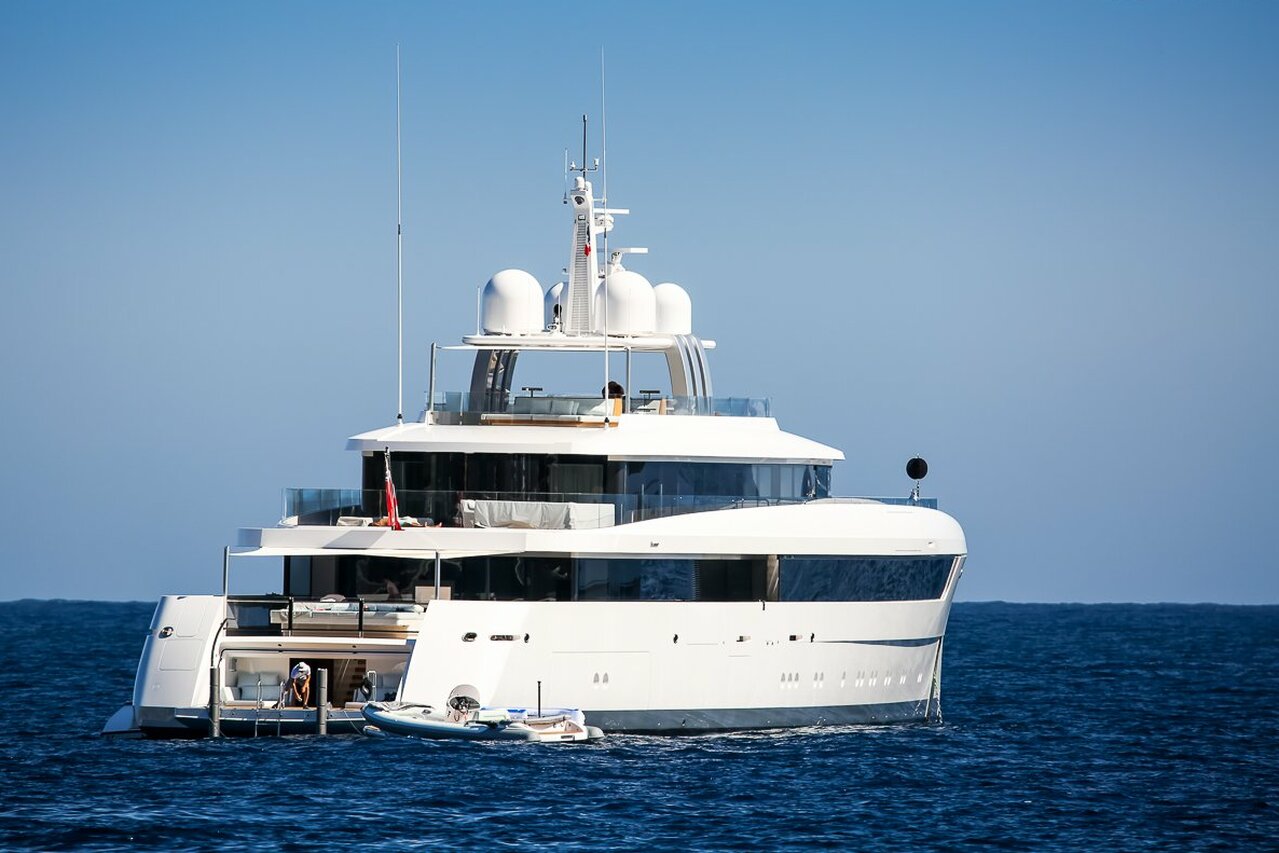 Яхта NAJIBA • Feadship • 2019 • Владельцы Мохаммед и Мешаль Альмарзук