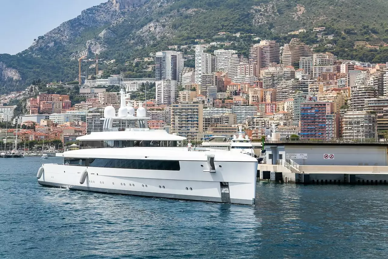 NAJIBA Yacht • Feadship • 2019 • Proprietario Mohammed e Meshal Almarzouq