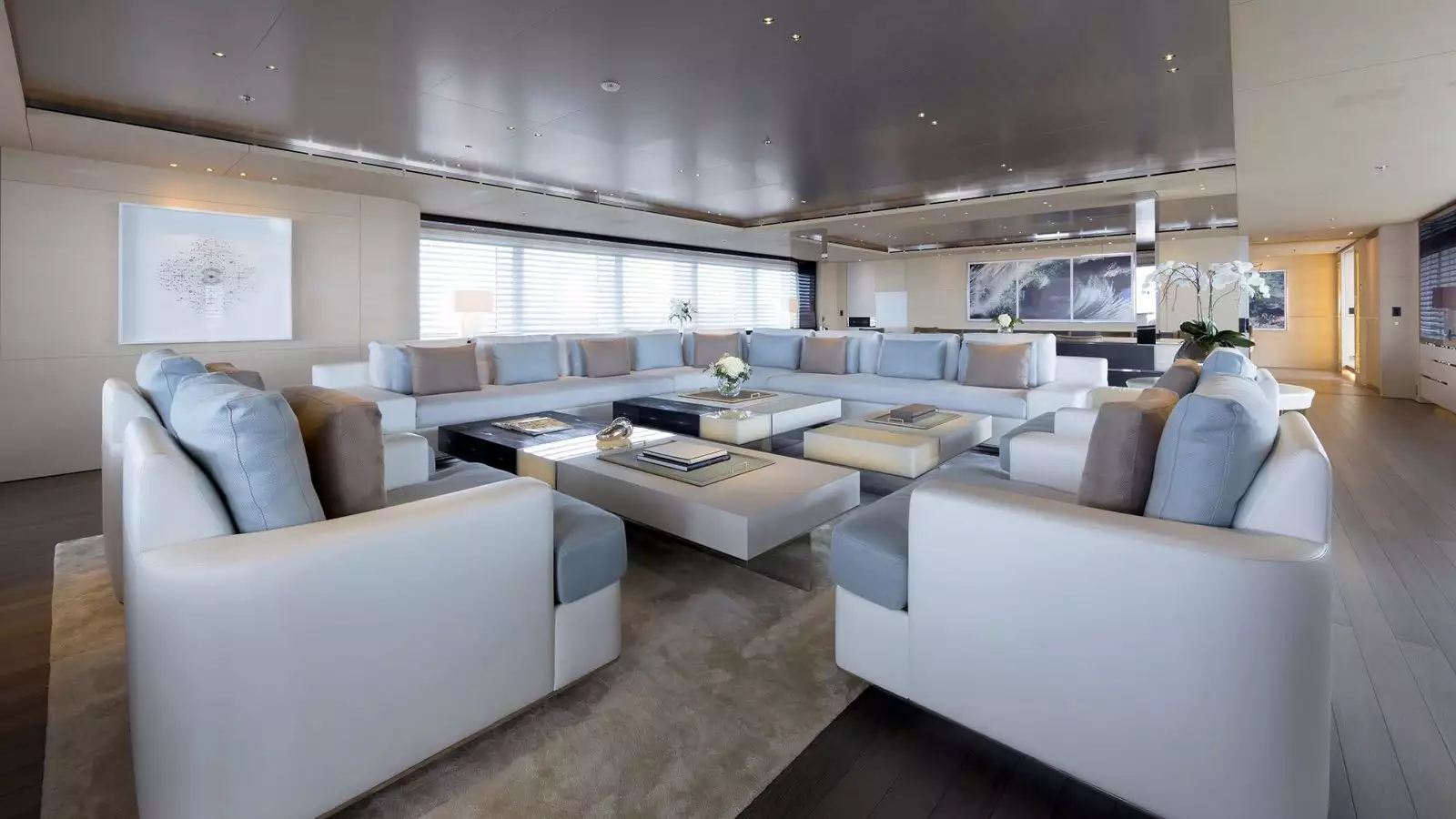 interno dell'yacht Nautilus