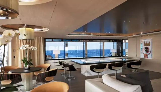 interno dell'yacht Nautilus