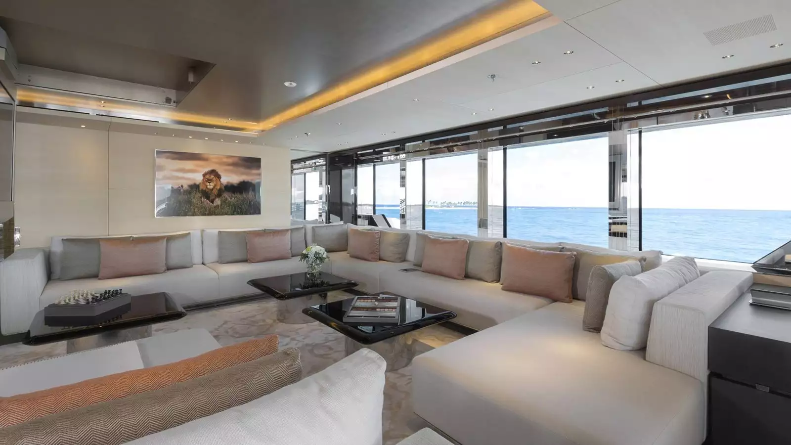 interno dell'yacht Nautilus