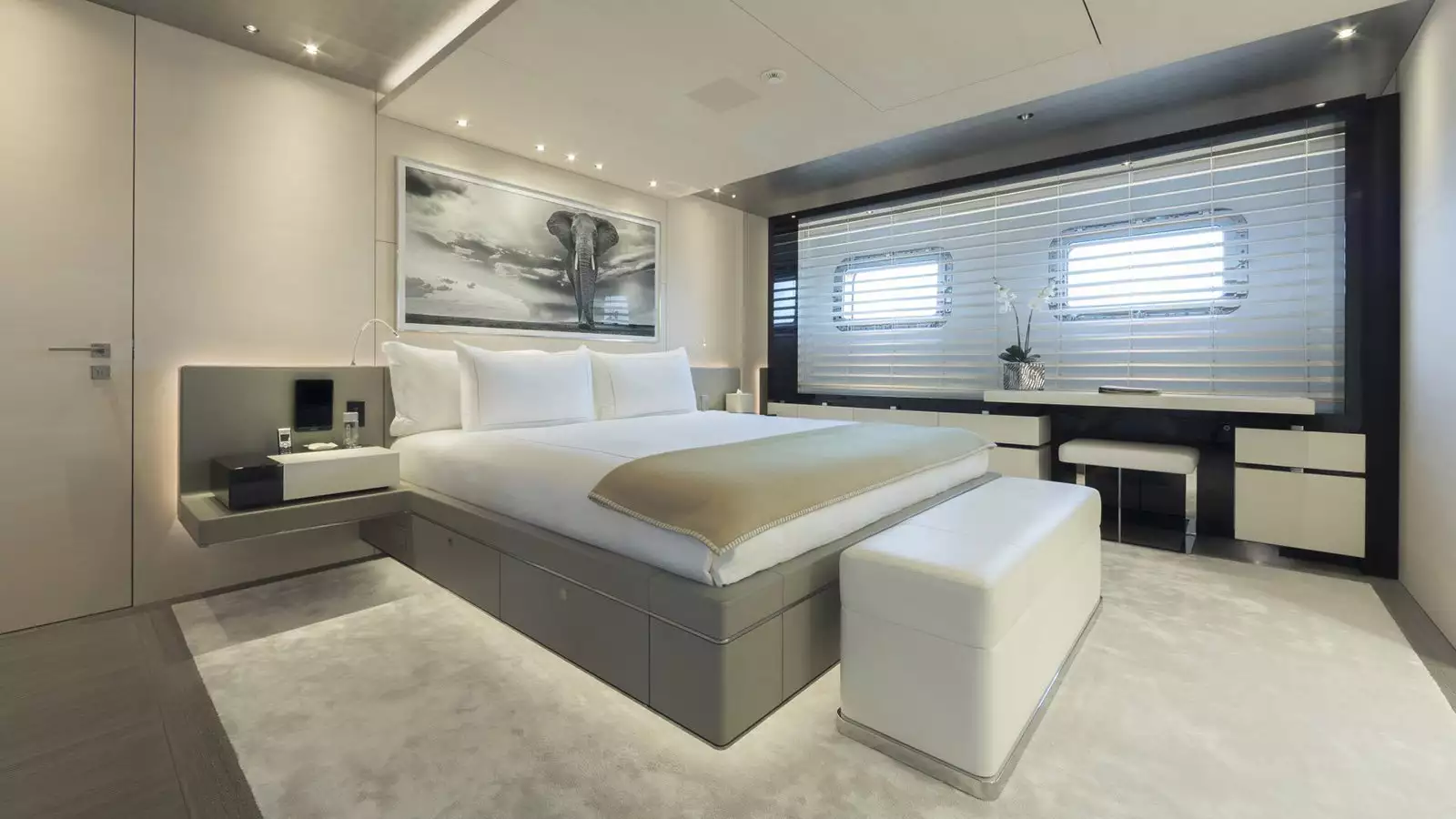 interno dell'yacht Nautilus