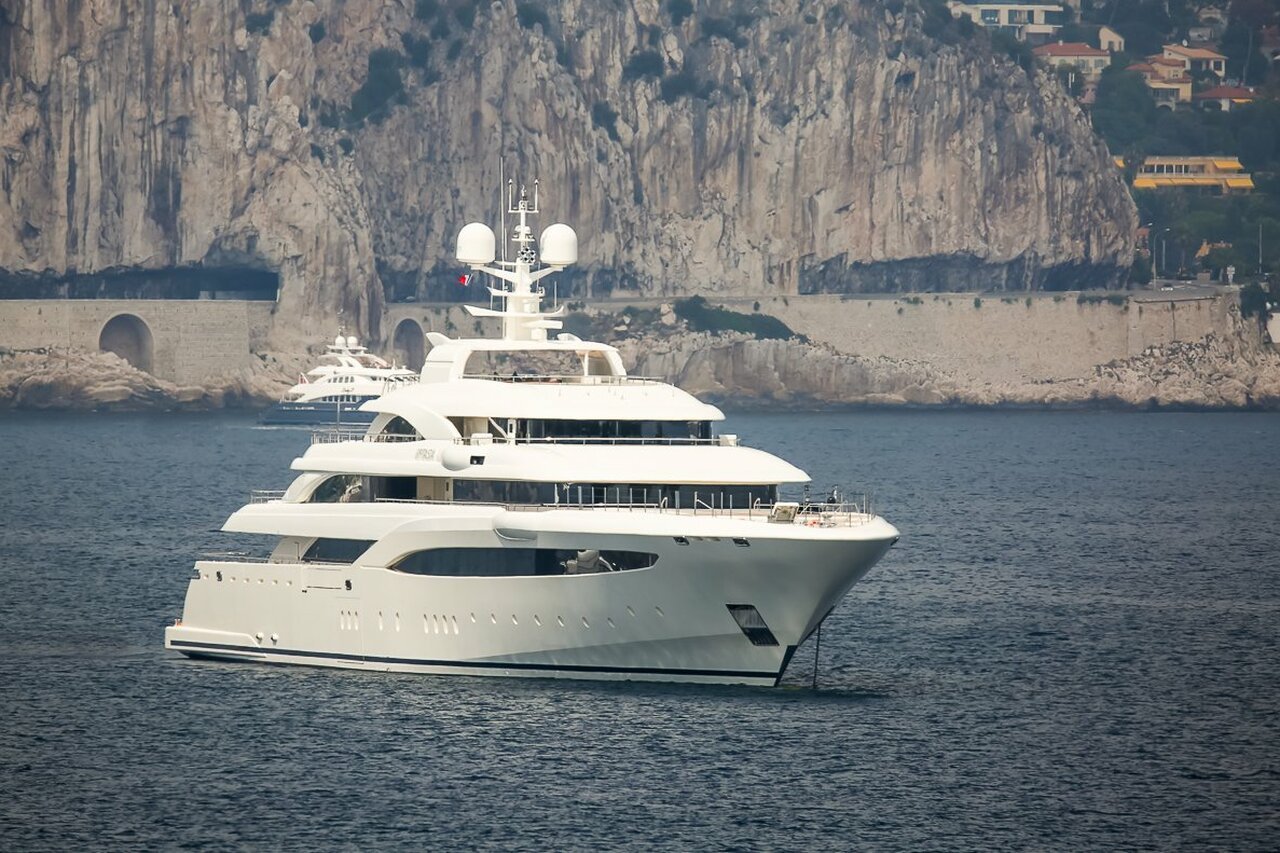 yacht Optasia