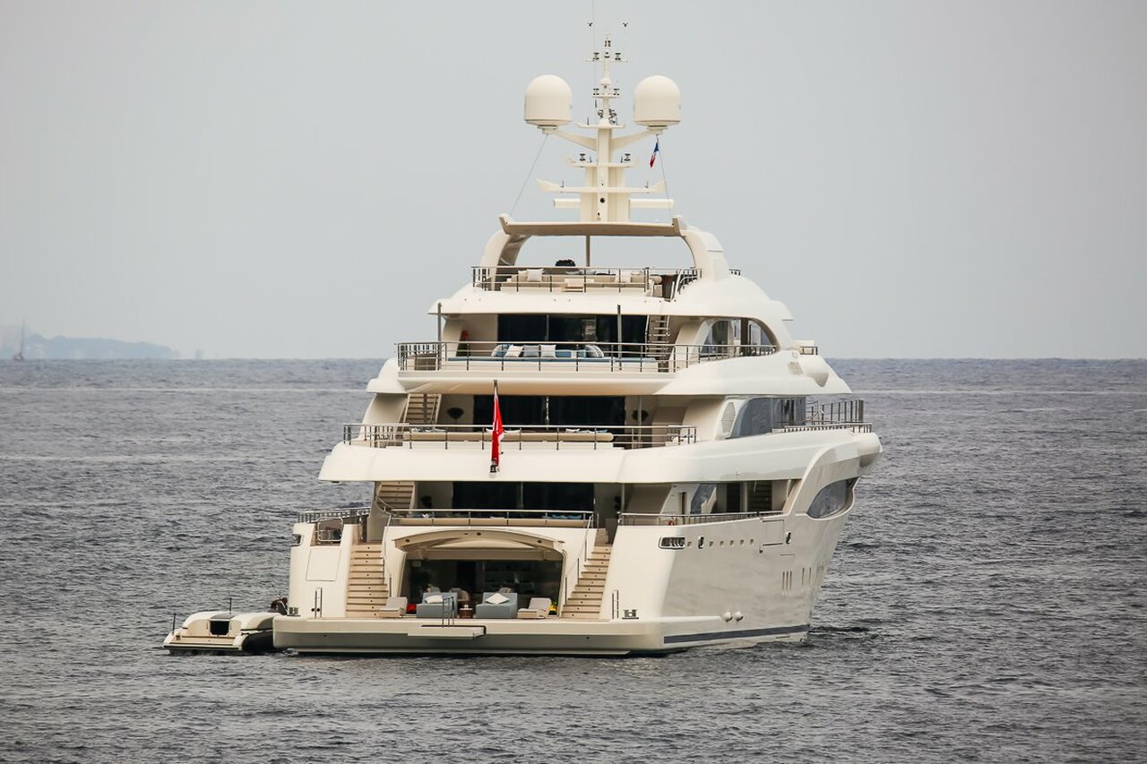 Yacht Optasia