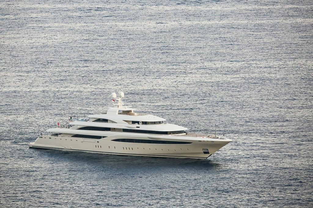 dragnis yacht