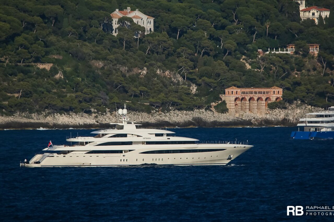 Yacht Optasia