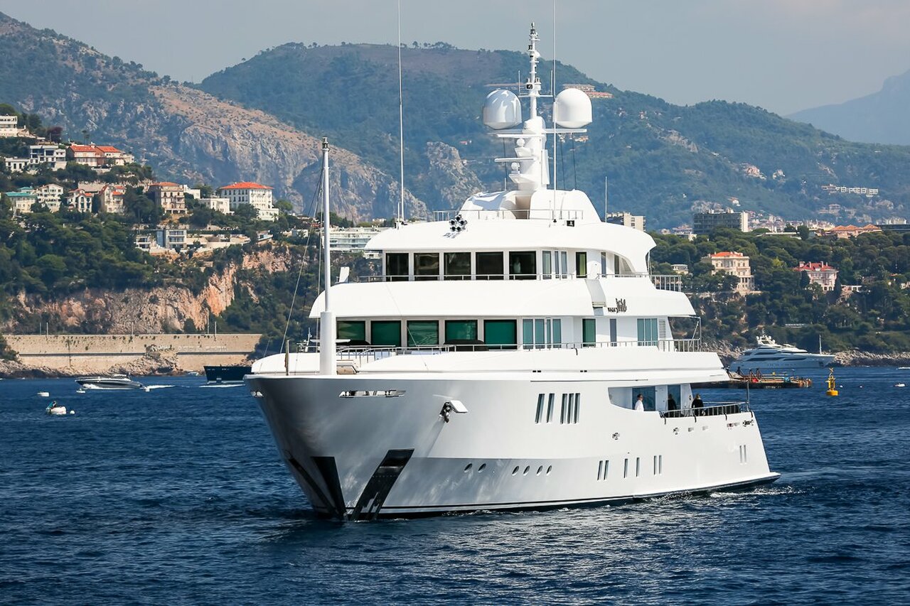 يخت NORA (فتاة الحفلة سابقًا) • Icon Yachts • 2012 • المالك السابق تشارلز ويست