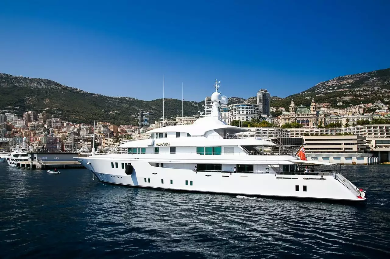 NORA Yacht (ex Party Girl) • Icon Yachts • 2012 • Ancien propriétaire Charles West