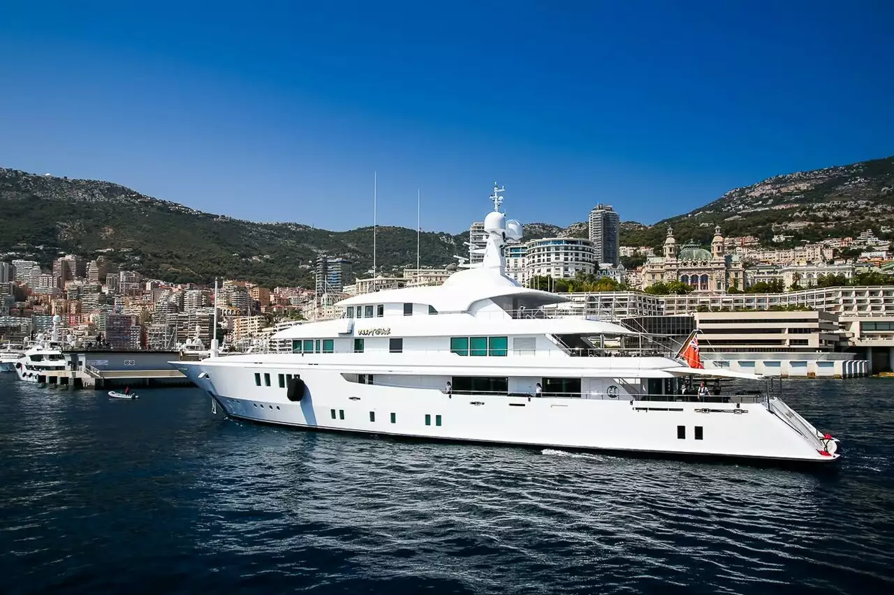 NORA Yacht (ex Party Girl) • Icon Yachts • 2012 • Voormalige eigenaar Charles West