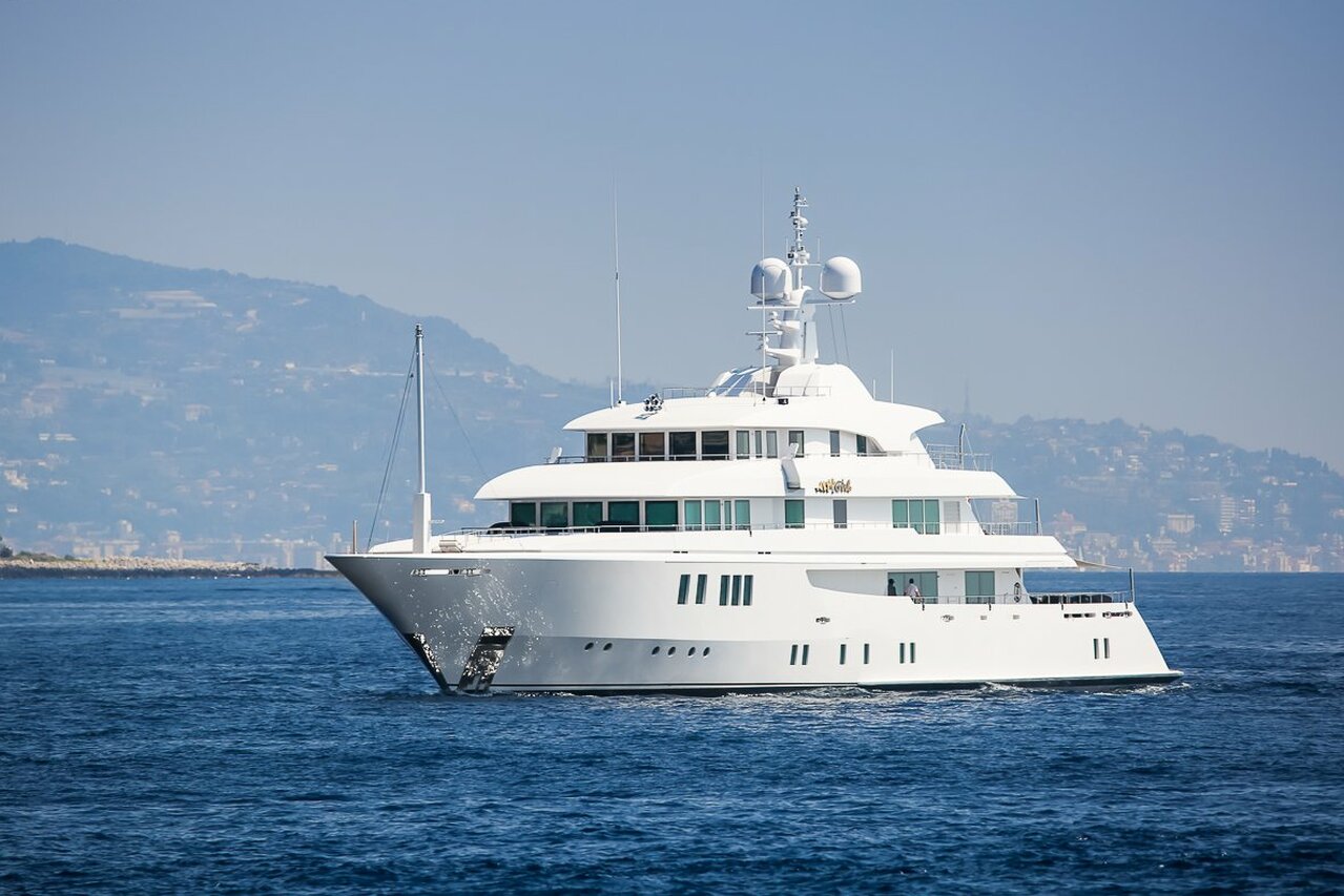 NORA Yacht (ex Party Girl) • Icon Yachts • 2012 • Бывший владелец Чарльз Уэст