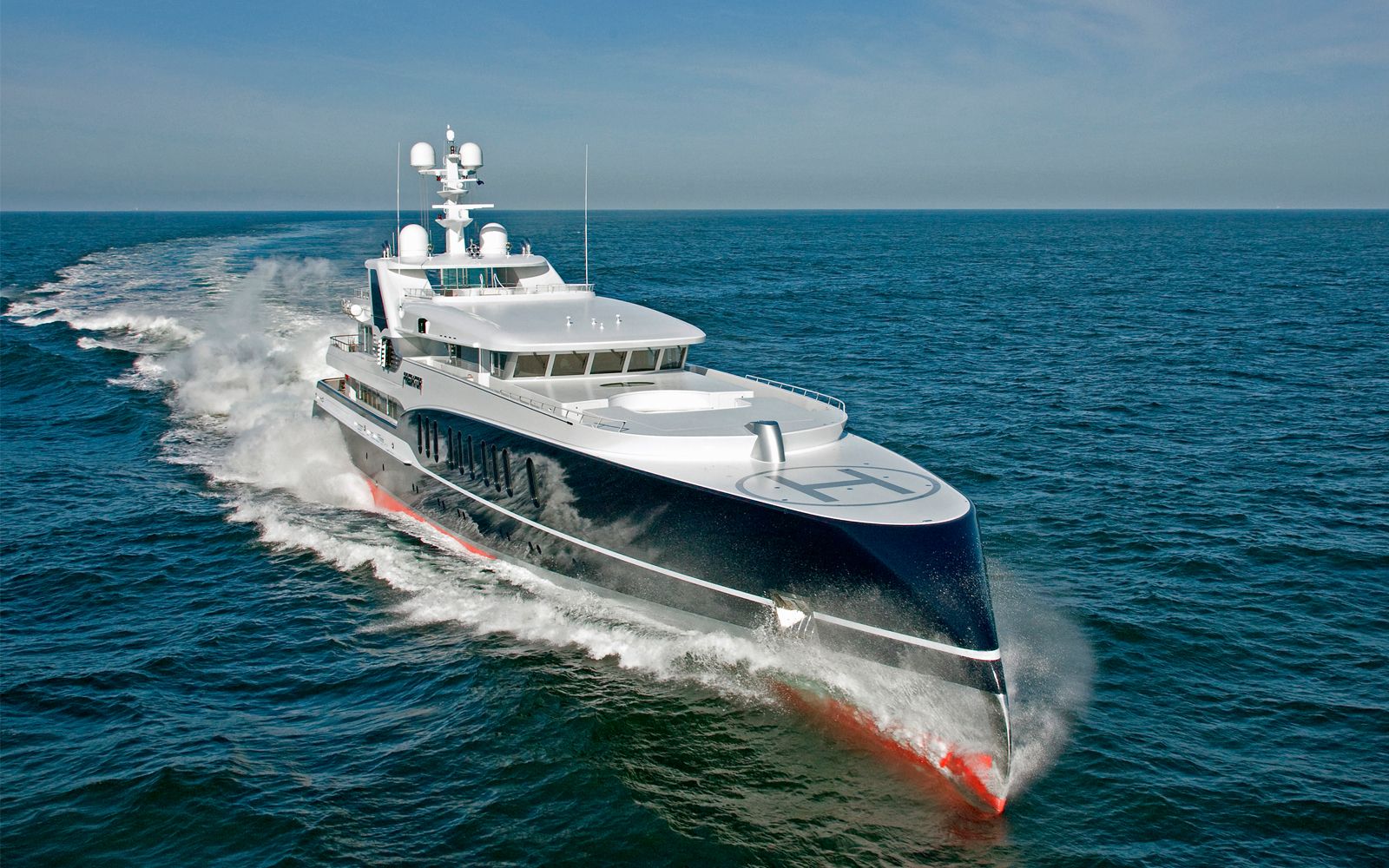 PREDATOR jacht • Feadship • 2008 • eigenaar Iksander Makhmudov