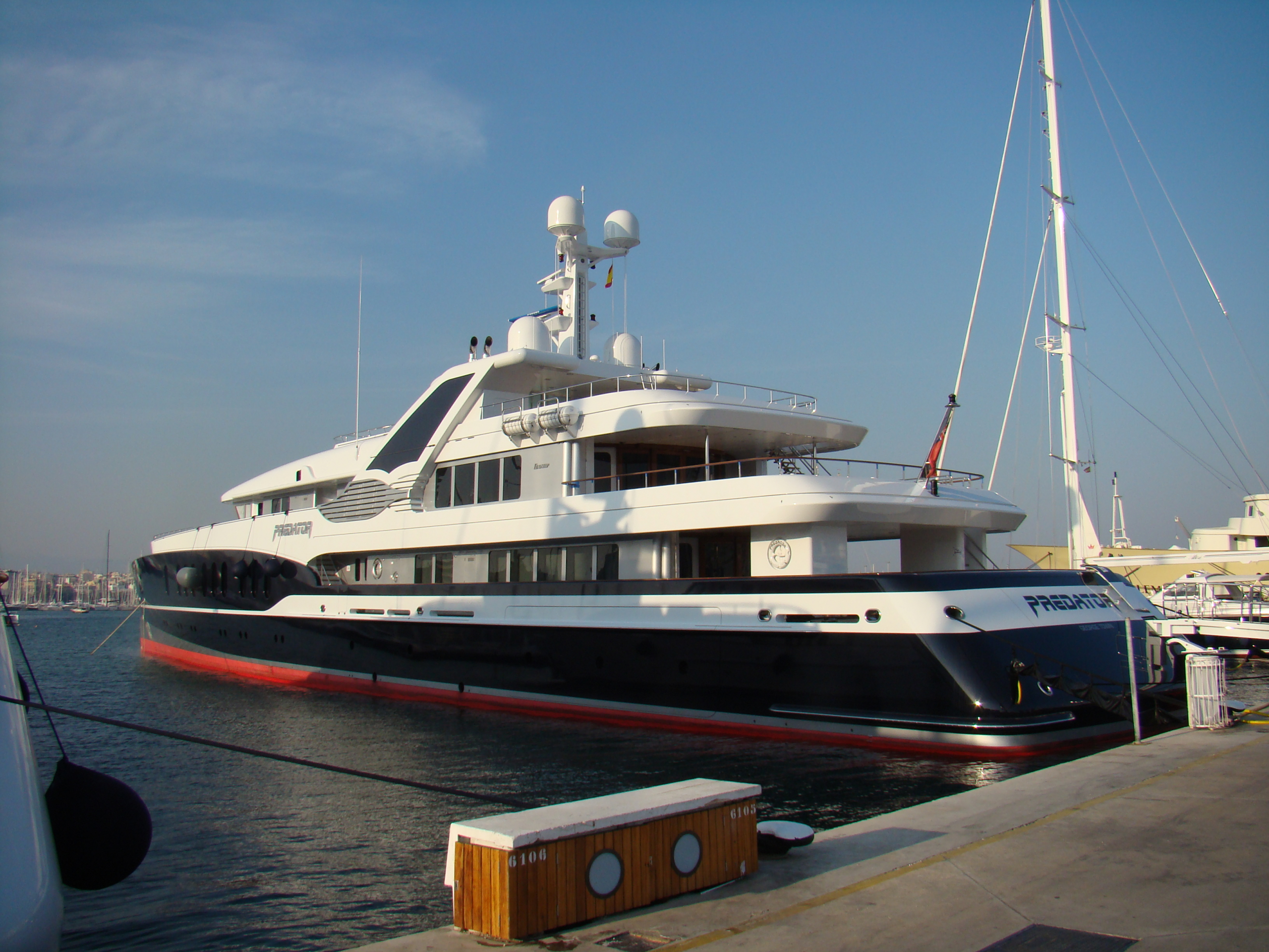 PREDATOR yat • Feadship • 2008 • sahibi Iksander Makhmudov