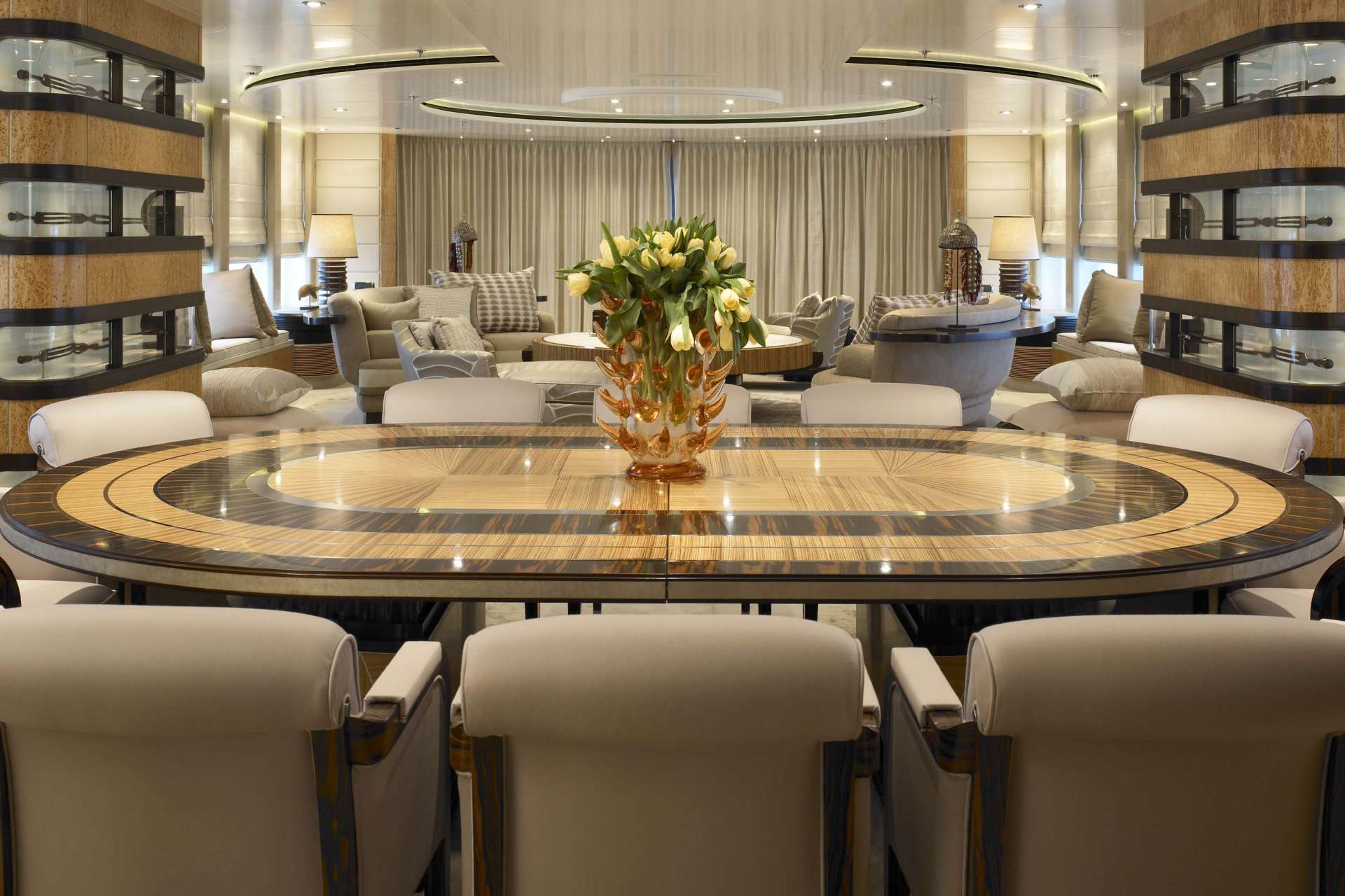 intérieur de yacht Predator