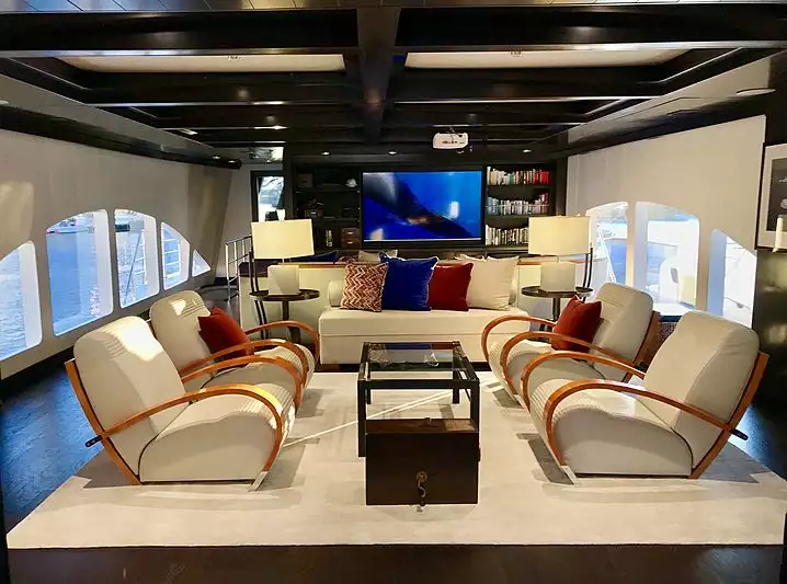 Miss Tor Yacht LOTUS interior