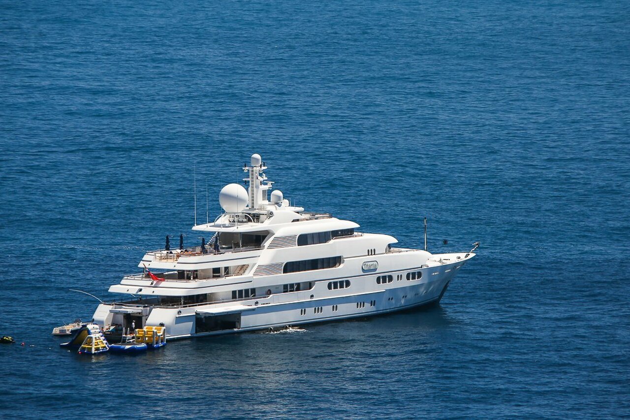 TITANIA Yacht • Lurssen • 2006 • Propriétaire John Caudwell