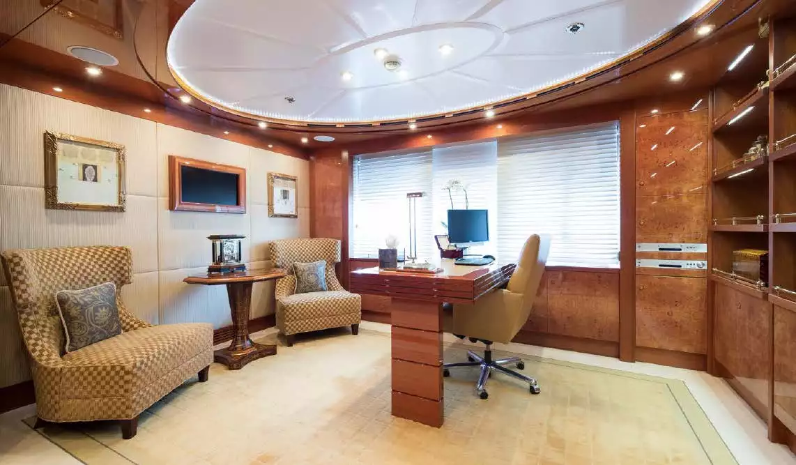 interno dell'yacht AMARAL