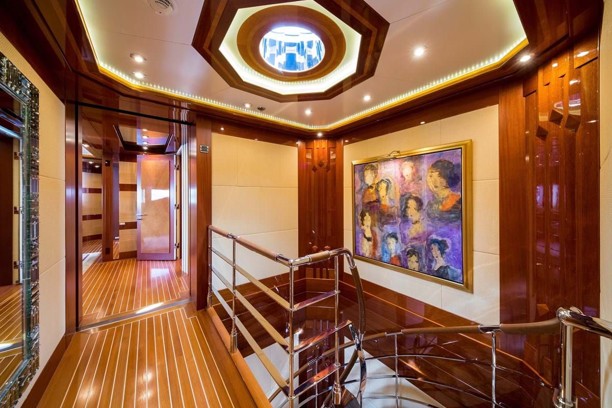 yacht AMARAL interior