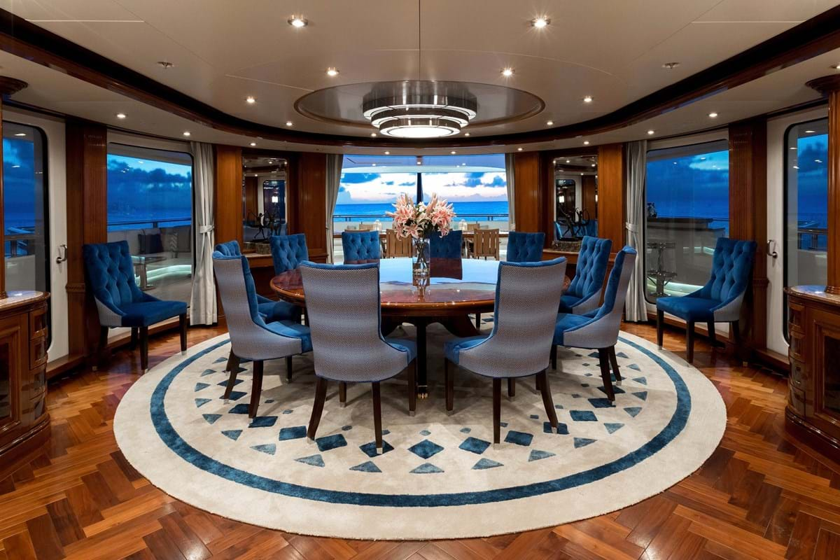 Intérieur du yacht Titania