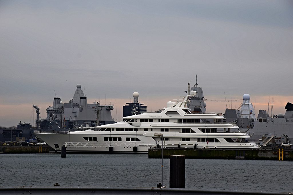 Яхта Ebony Shine – Feadship – 2008 – Теодоро Нгема Обианг Манге