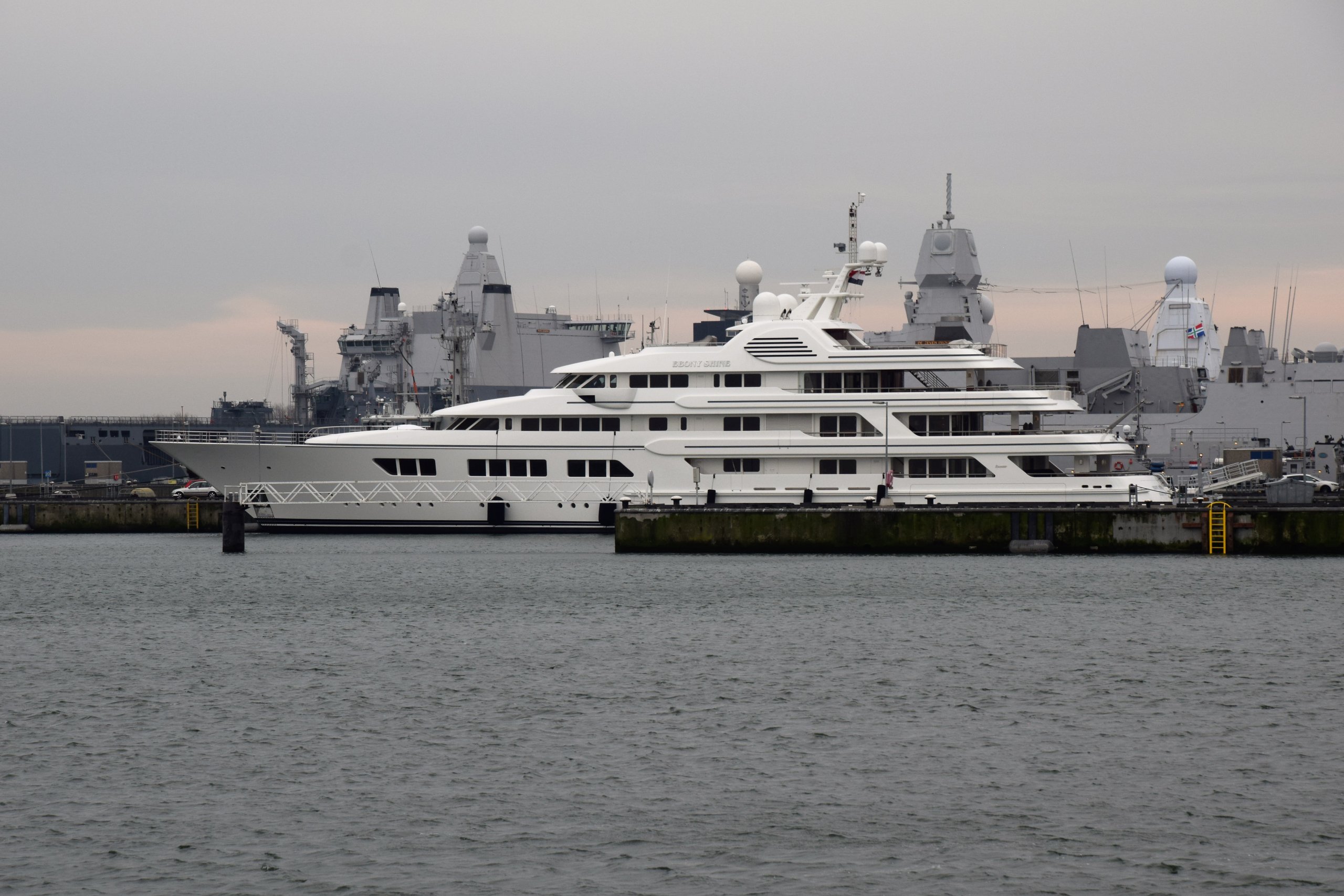 Яхта Ebony Shine – Feadship – 2008 – Теодоро Нгема Обианг Манге