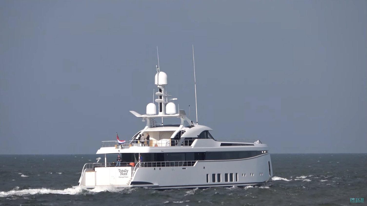 Yacht TOTALEMENT NUTS • Feadship • 2020 • propriétaire Sarkis Izmirlian