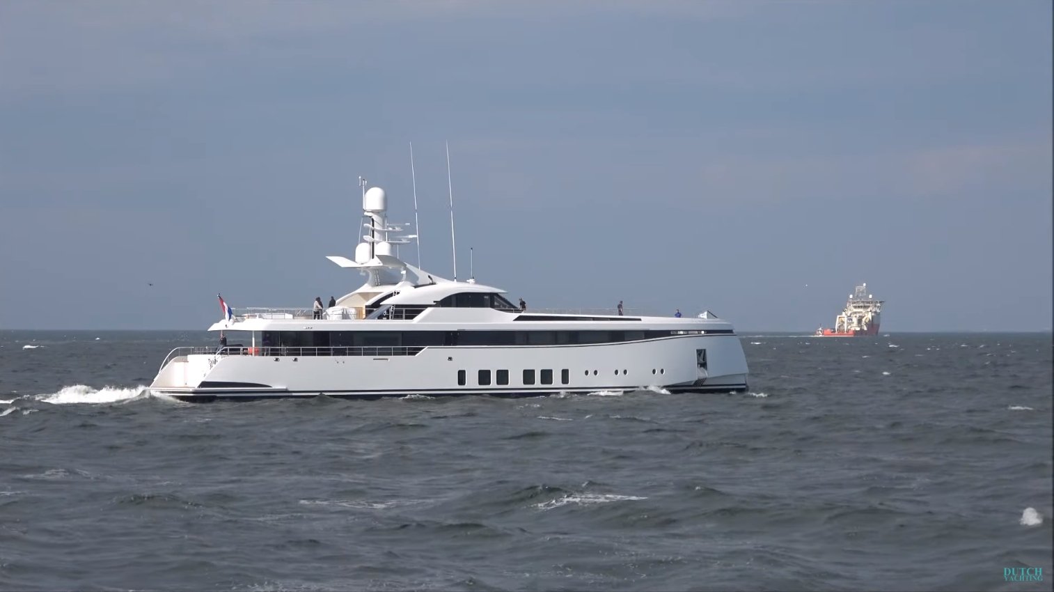 Яхта TOTALLY NUTS • Feadship • 2020 • владелец Саркис Измирлян