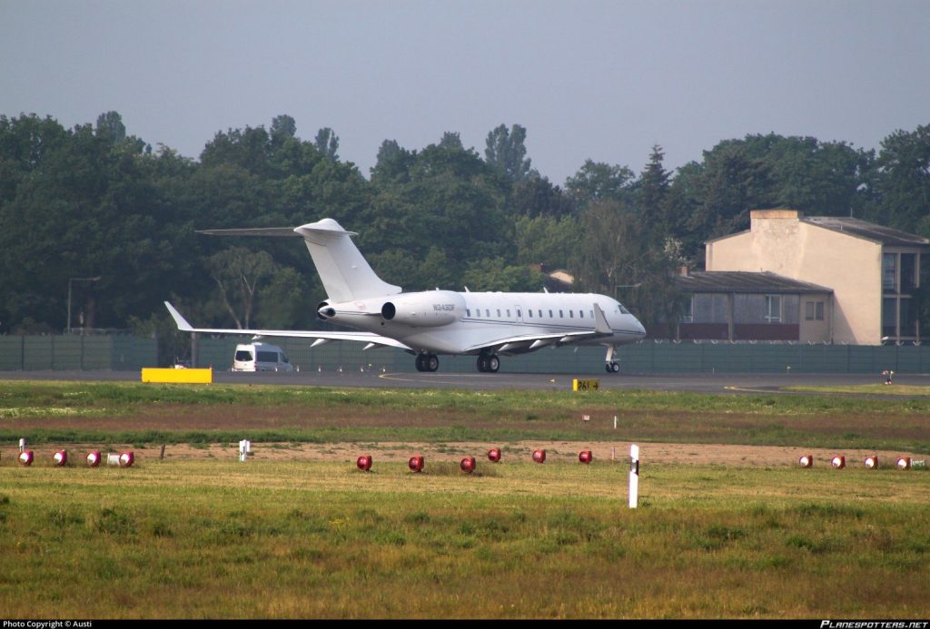 N343FD Bombardier Victor Hwang jet privato