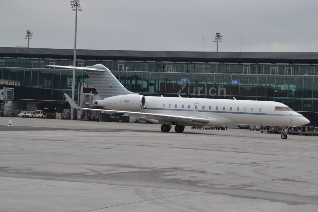 OE-IDO Bombardier Viktor Pinchuk privéjet