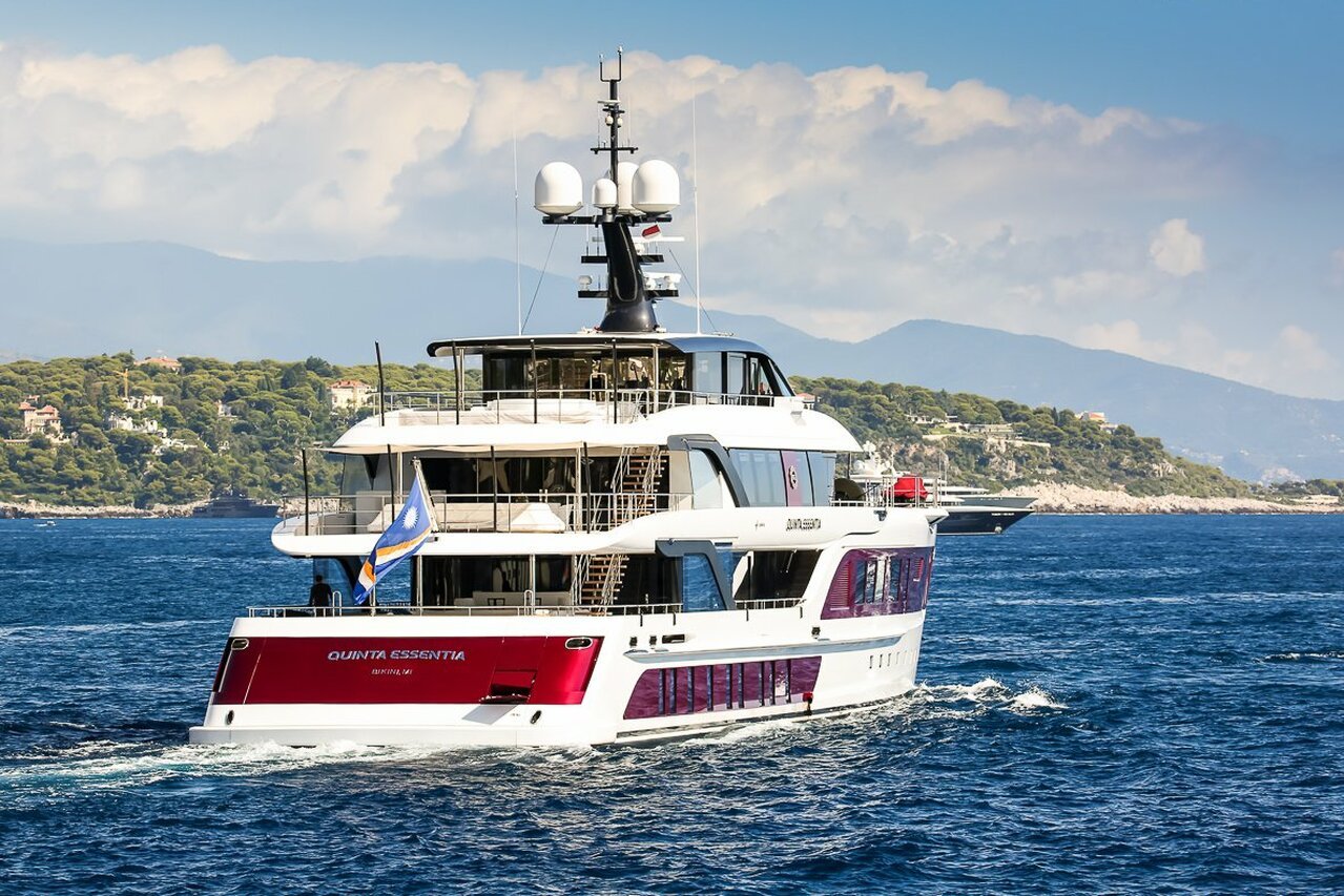 Quinta Essentia Yacht • Admiral Yachts • For Sale - For Charter