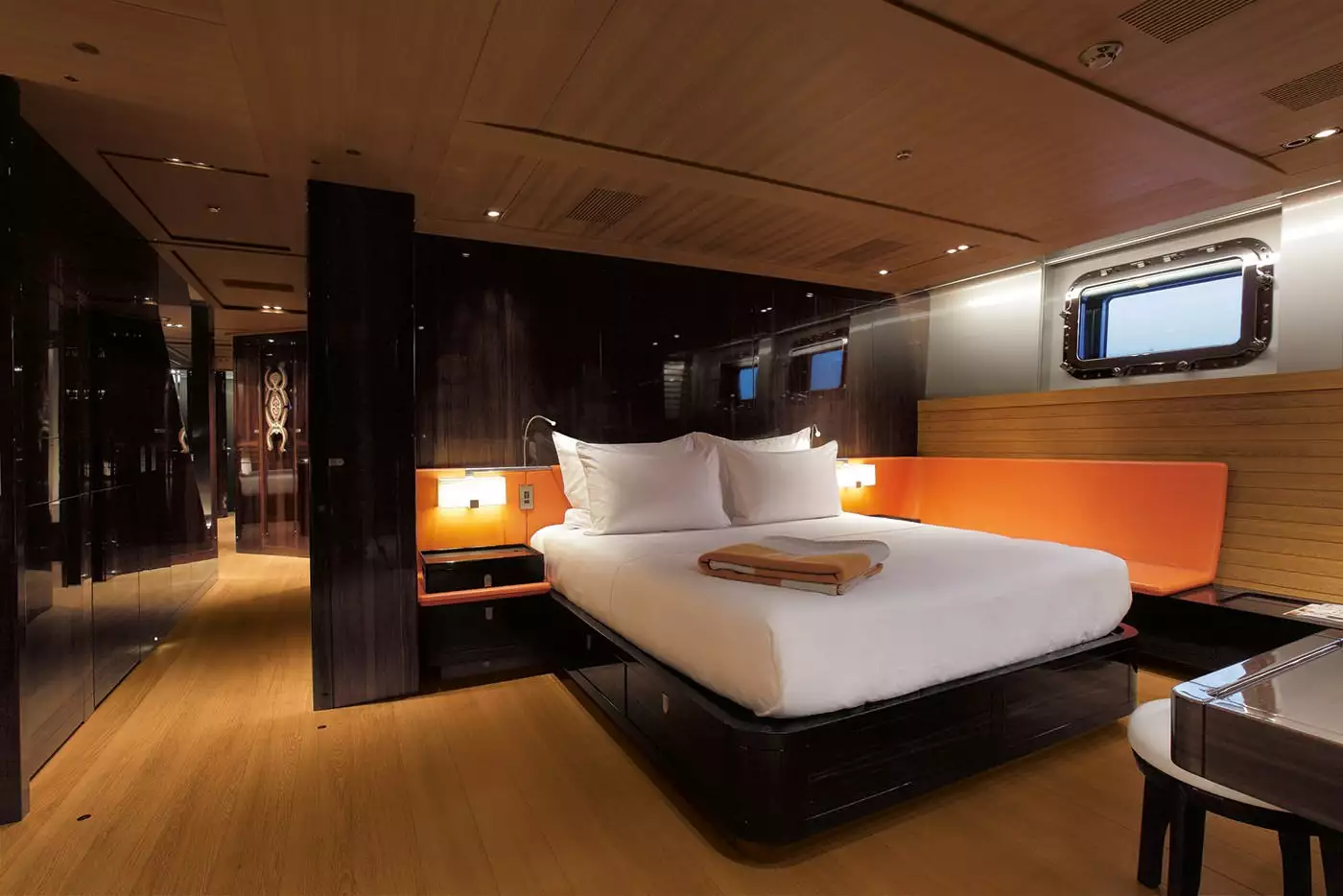 Interior del velero Perini Navi Seahawk