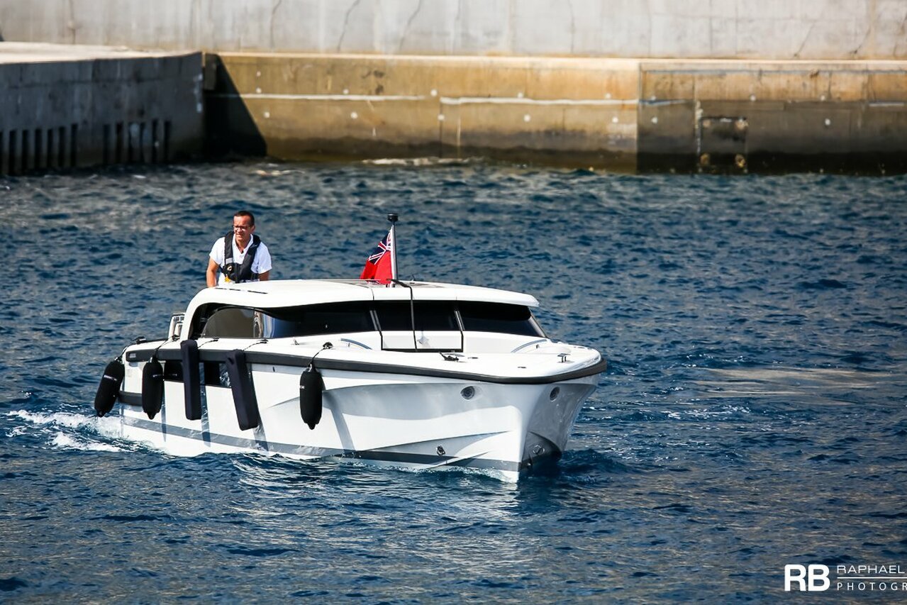 Tender To Mimtee yacht (Limousine) – 9,6m – Pascoe Internationa