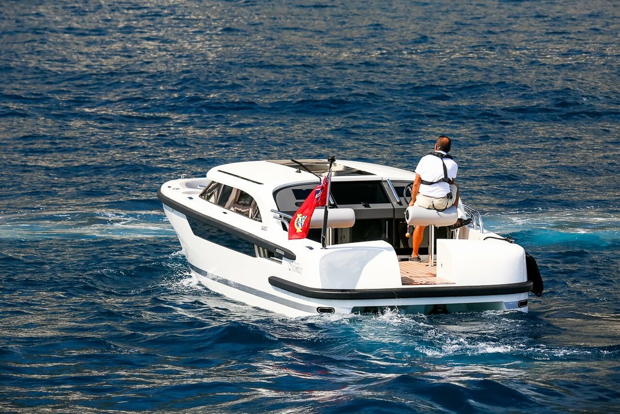 Tender To Mimtee yacht (Limousine) – 9,6m – Pascoe Internationa