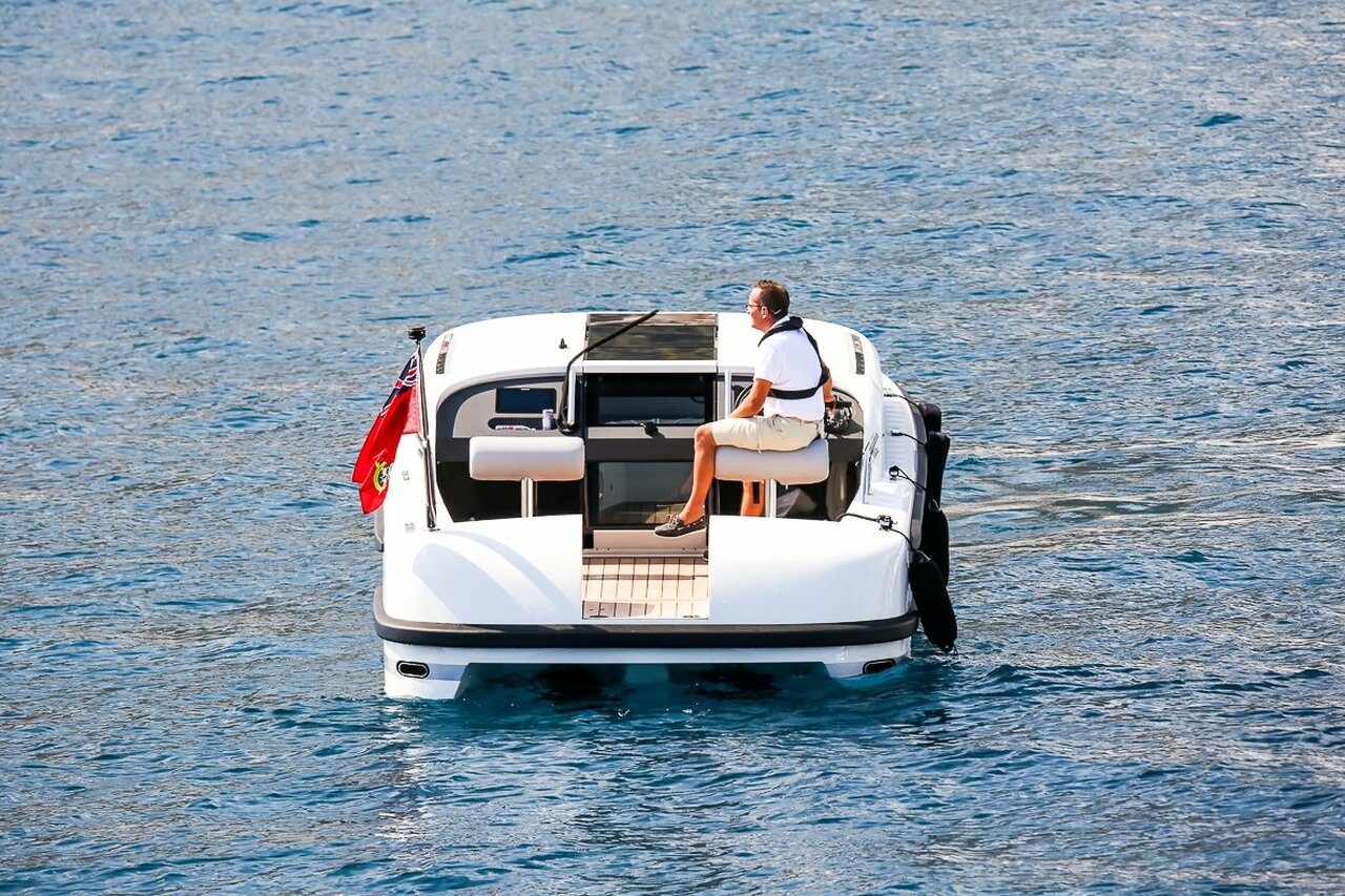 Tender To Mimtee yacht (Limousine) – 9,6m – Pascoe Internationa