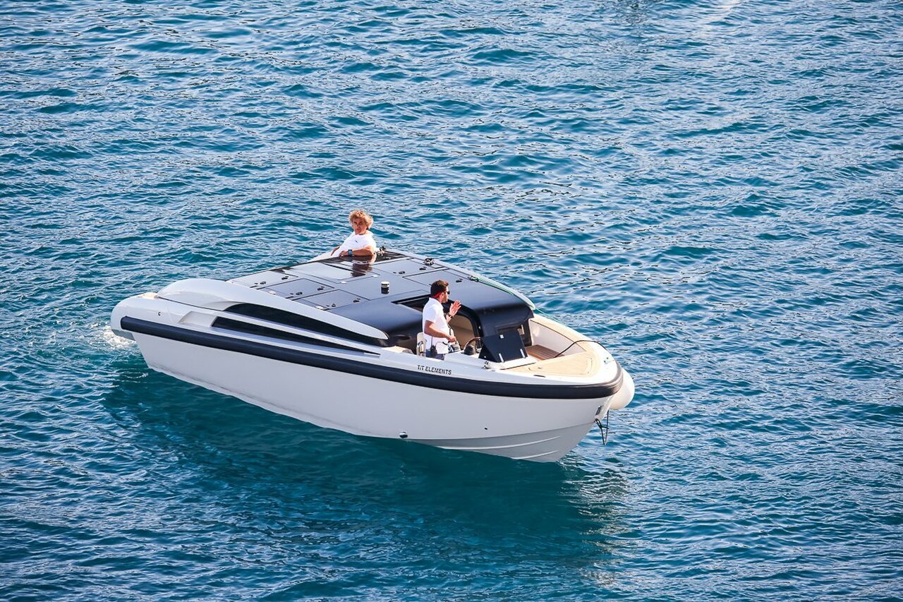 Tender To yacht Elements (Limousine) – 8,6m – Custom F Line
