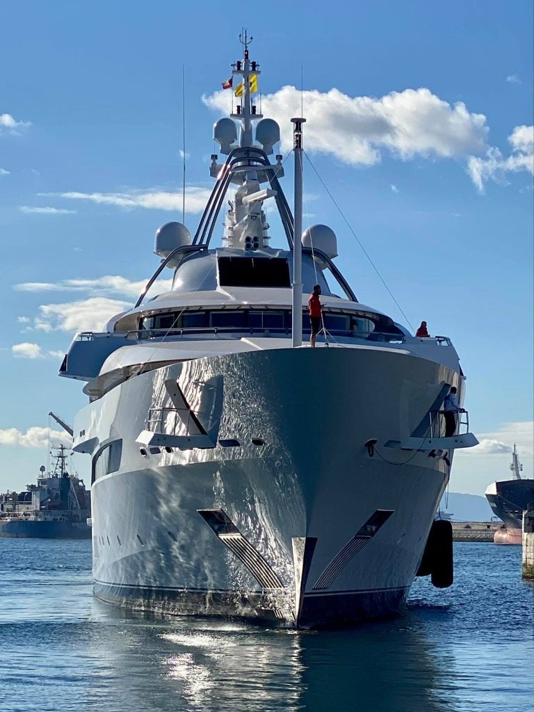 superyacht vibrant curiosity