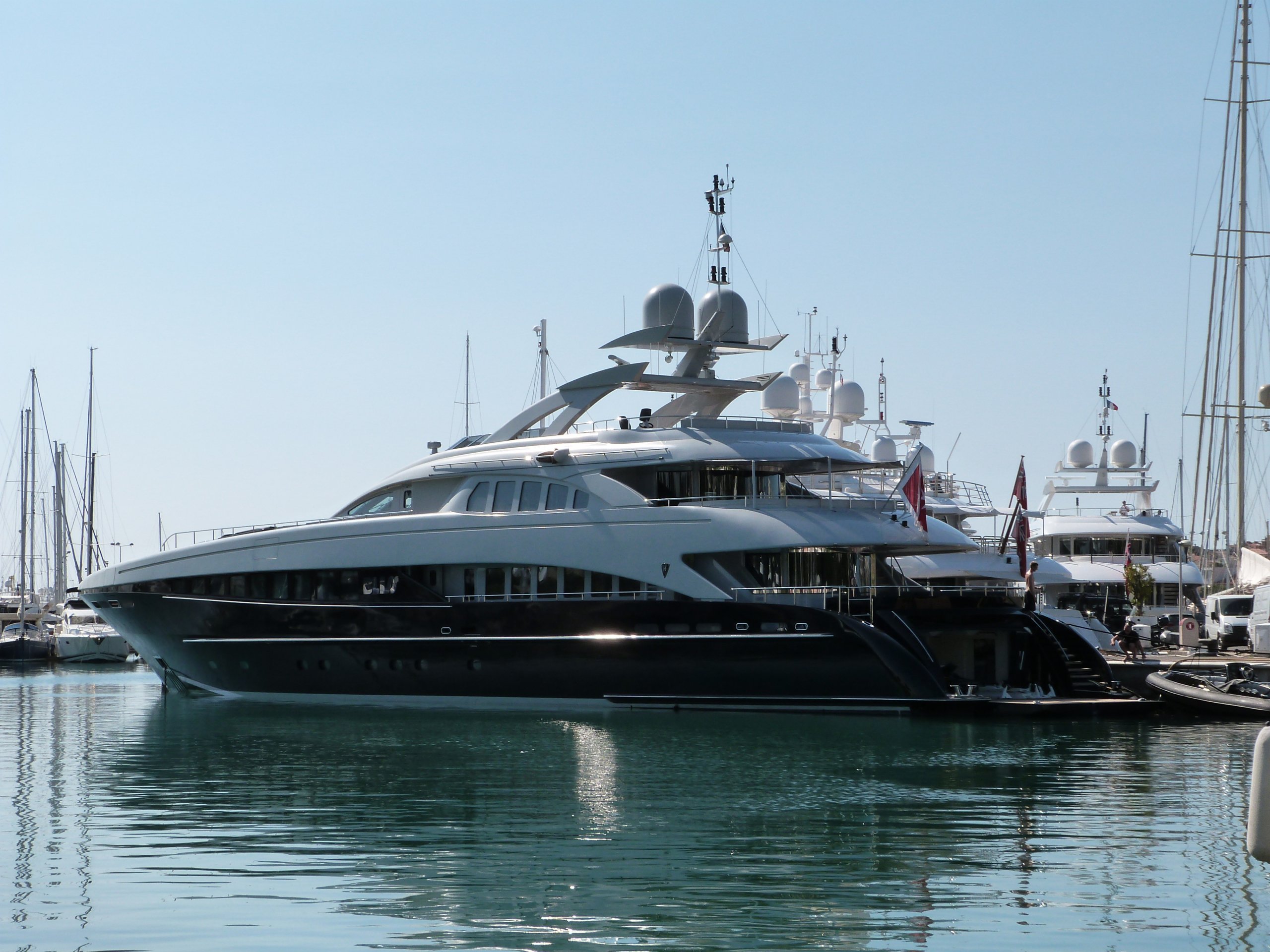 BLISS Yacht • Heesen Yachts • 2007 • Sahibi Leon Patitsas