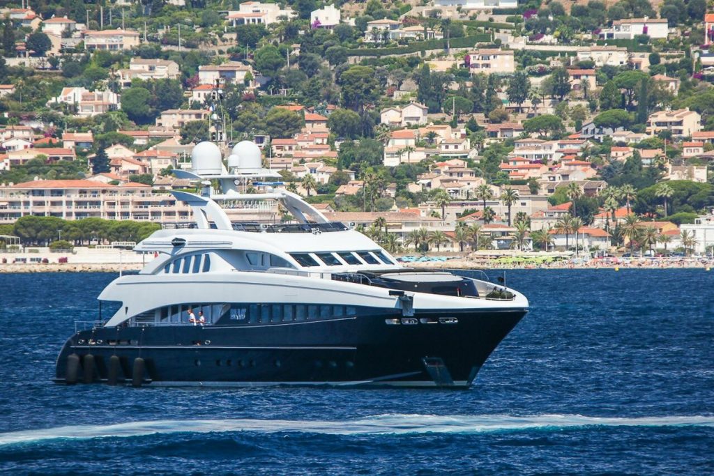 BLISS Yacht • Heesen Yachts • 2007 • Sahibi Leon Patitsas