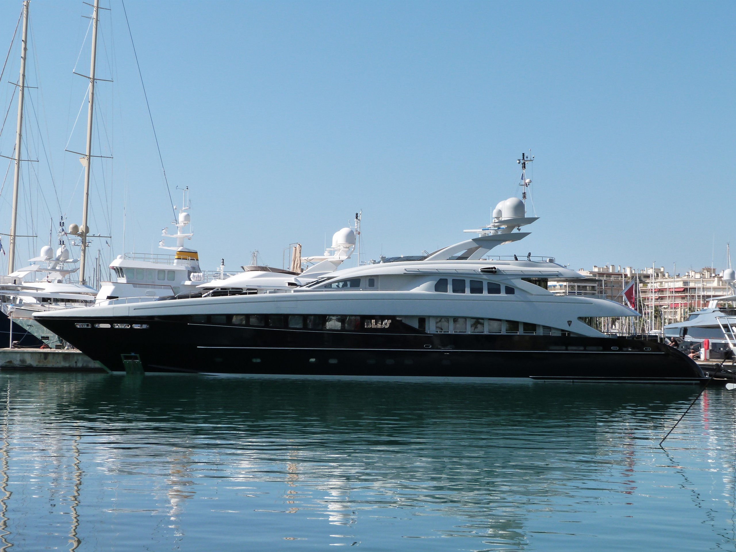 BLISS Yacht • Heesen Yachts • 2007 • Sahibi Leon Patitsas