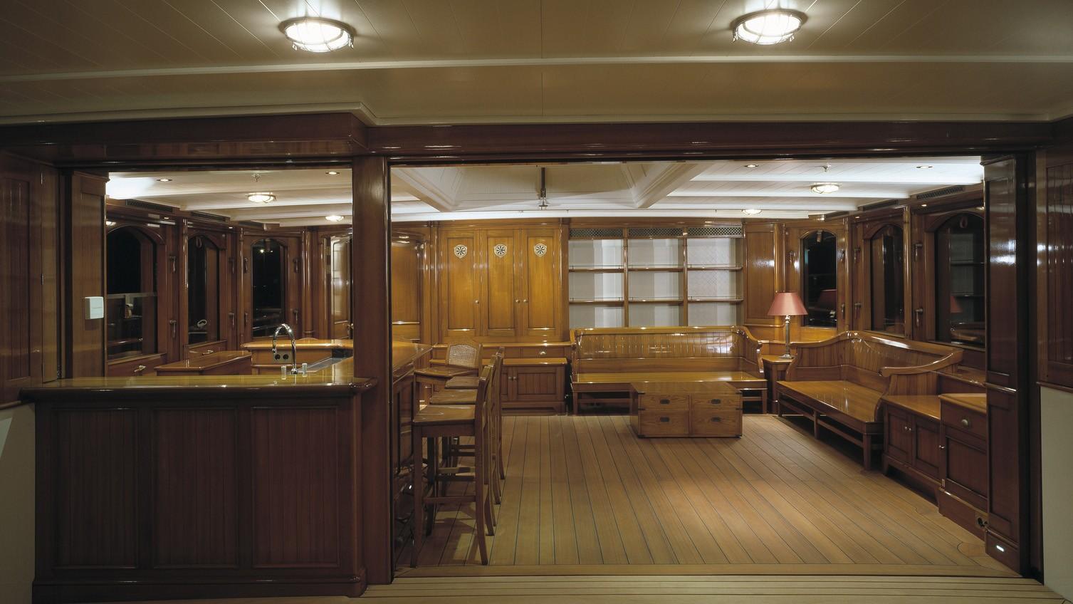 yacht Bystander interior
