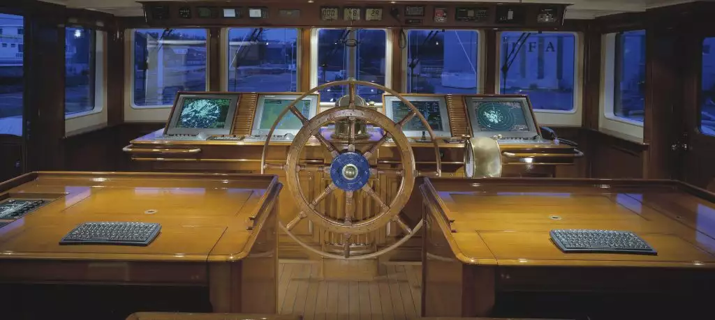 yacht Bystander interior