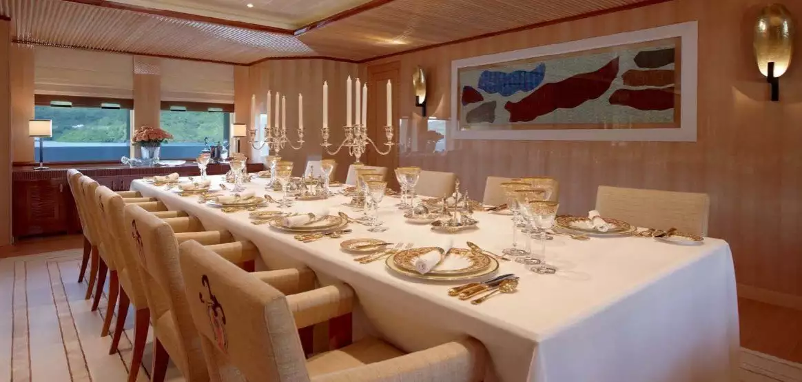 intérieur de yacht Ebony Shine 