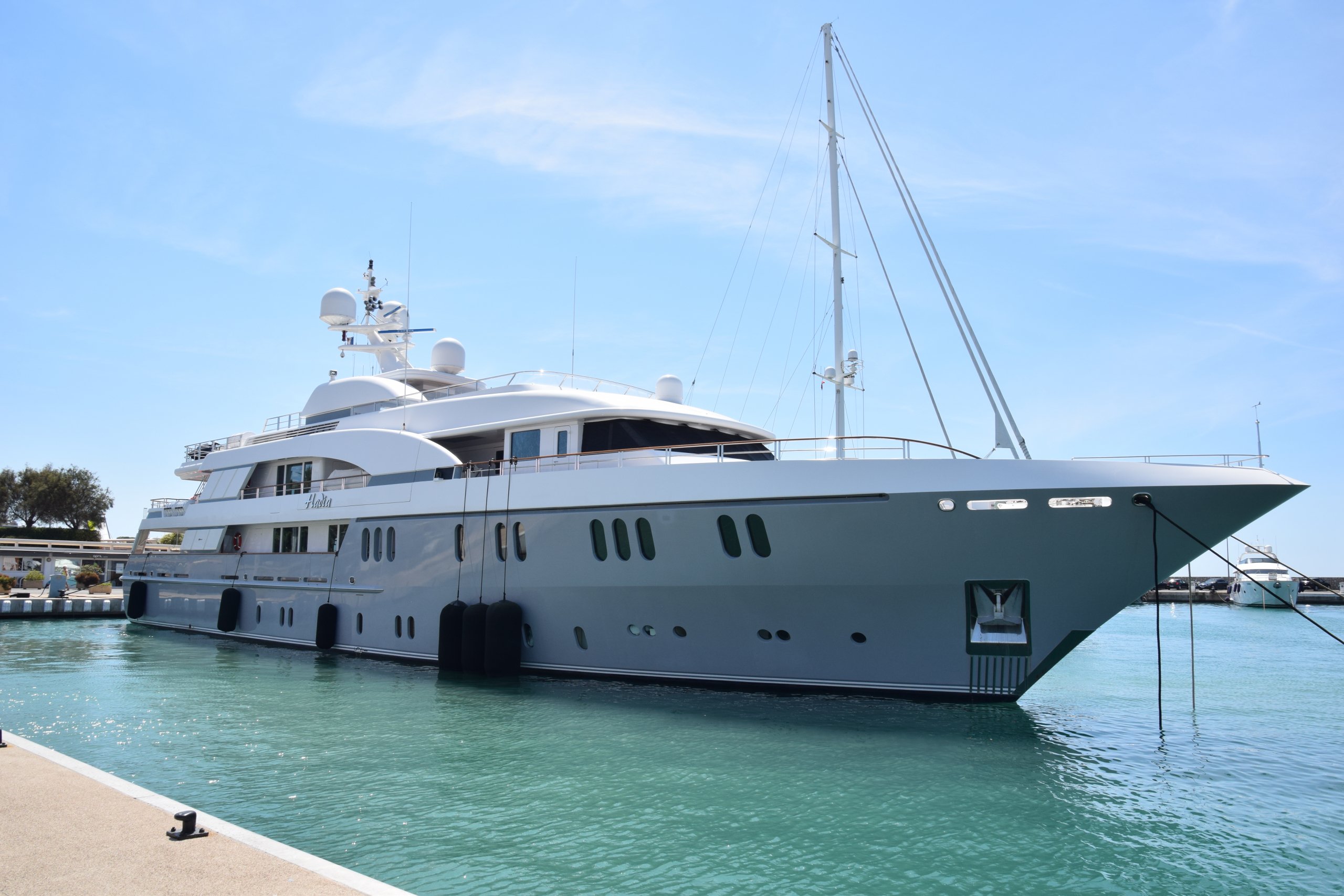 yacht Hadia – Hakvoort – 2006 – Abdul Latif Jameel 