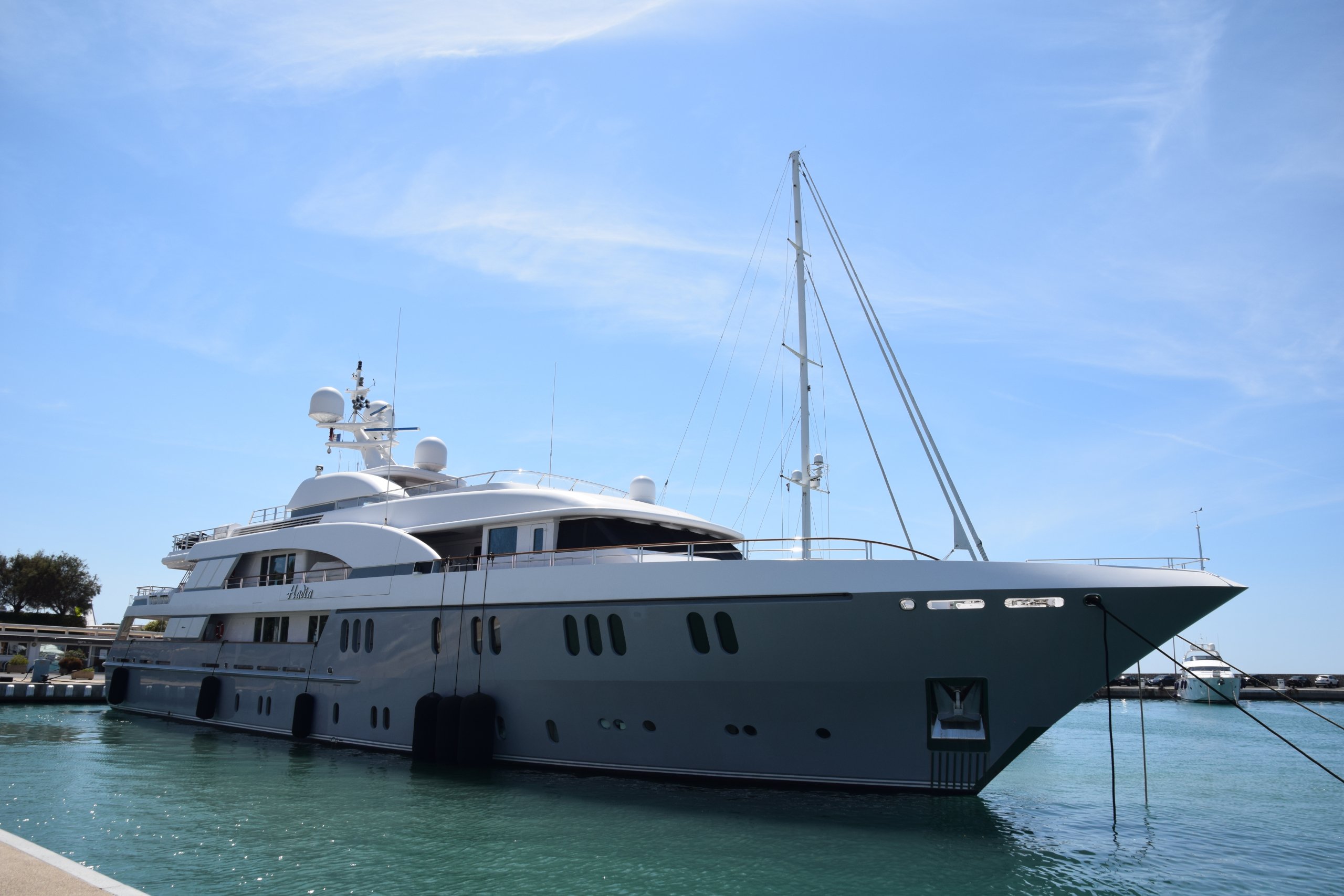 Yacht Hadia – Hakvoort – 2006 – Abdul Latif Jameel 