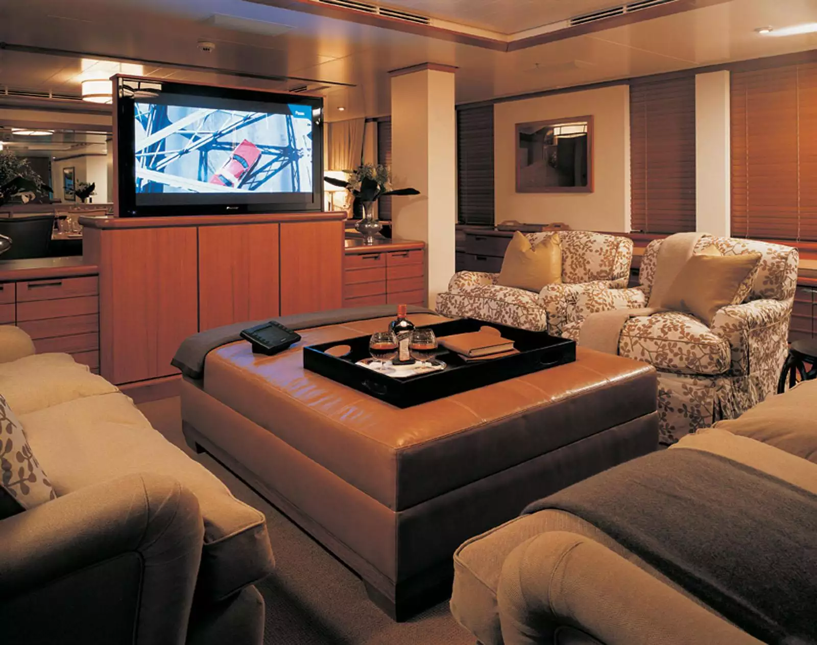 interior do iate Hadia