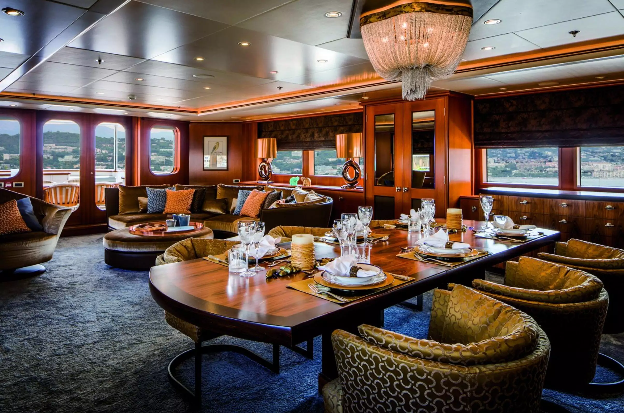 yacht LUCKY US interior (ex Lady Charlotte)