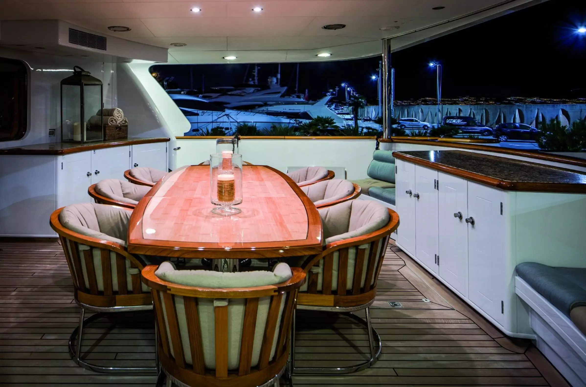 yacht LUCKY US interior (ex Lady Charlotte)
