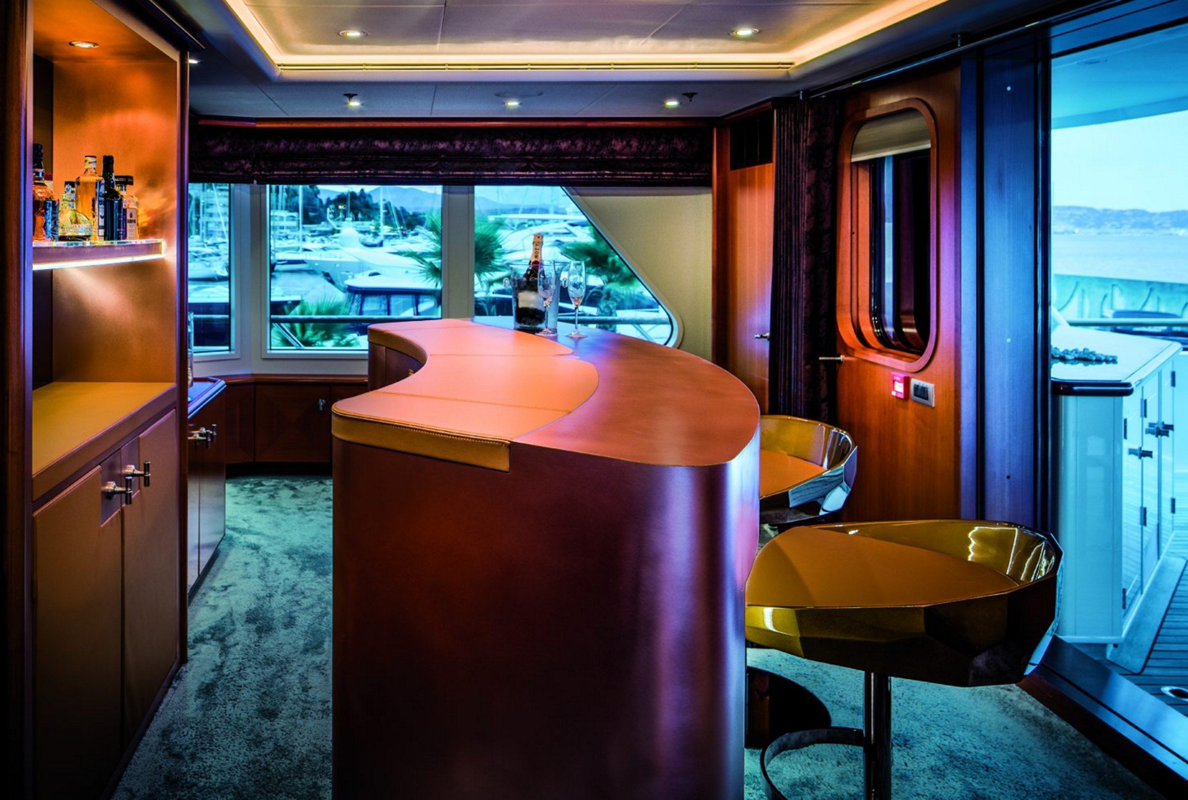yacht LUCKY US interior (ex Lady Charlotte)